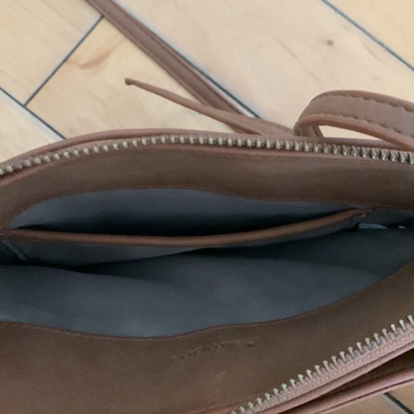 Ajustable brown hand bag - Picture 3 of 3